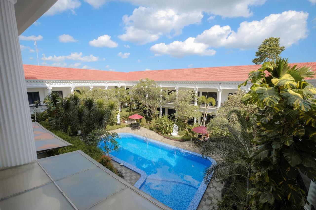 The Grand Palace Hotel Yogyakarta Exterior foto